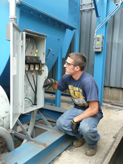 ET student getting on-the-job training ET student getting on-the-job training