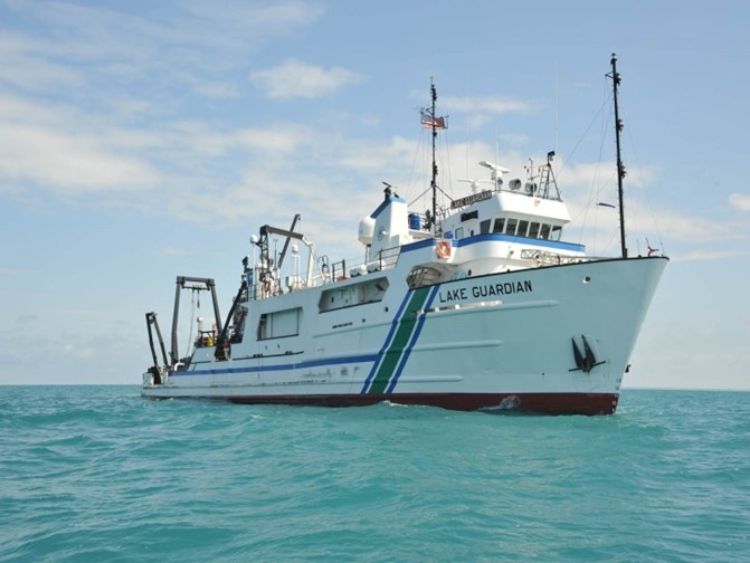 picture of R/V Lake Guardian on water.