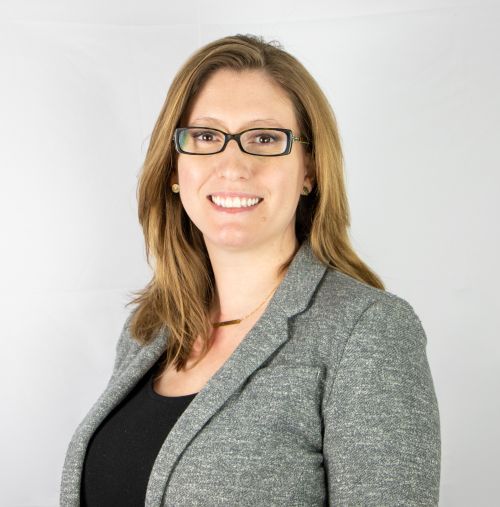 A headshot of Erin Bosch-Hannah with a light backdrop
