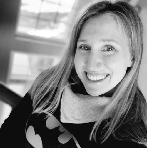 Angela Oakman headshot