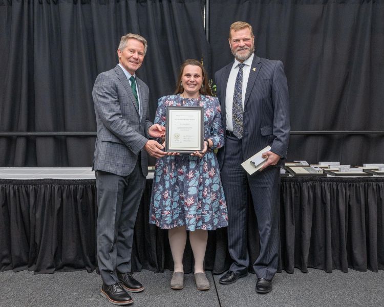 Dr. Bess Perry (center) receiving 2025 MSU Teacher-Scholar Award.