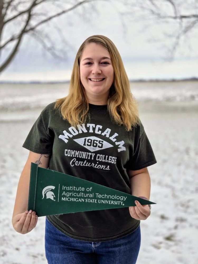 Nicole Hollabaugh delivers student speech at Institute of Agricultural Technology Commencement